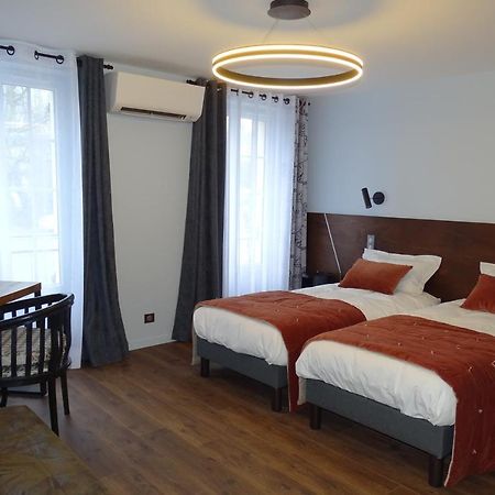 Auberge De La Garenne Saint-Remy-l'Honore エクステリア 写真